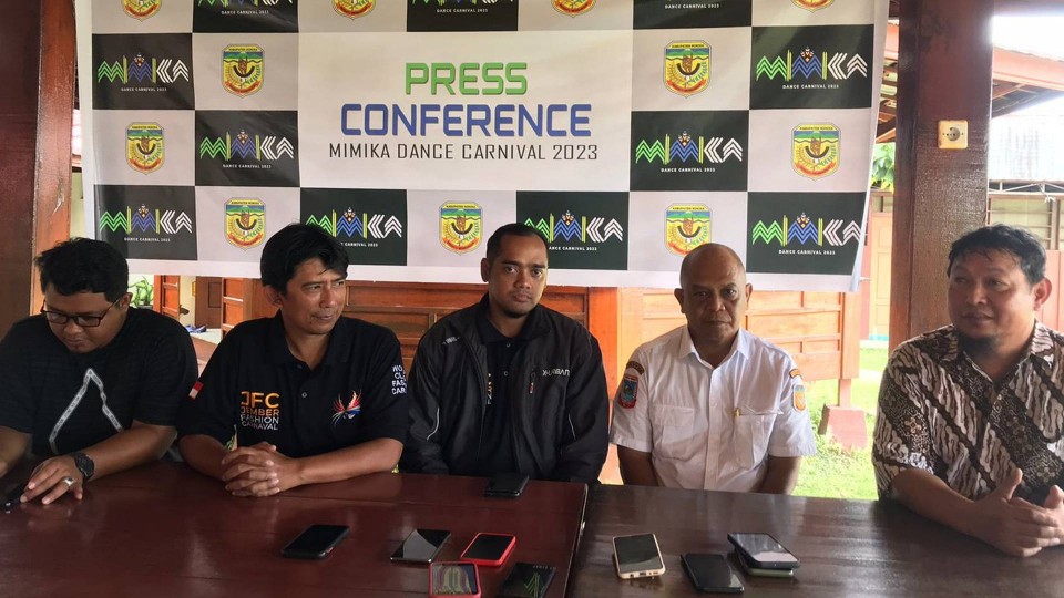 mimika-dance-carnival-pemkab-gandeng-jember-fashion-carnaval