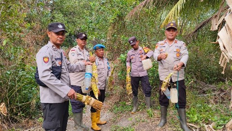 razia-miras-lokal-di-merauke-polisi-sita-puluhan-liter-sageru