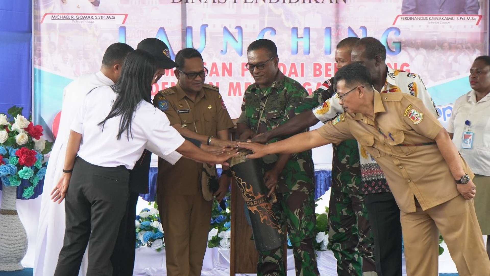 michael-gomar-launching-pengimbasan-metode-gasing-untuk-164-sd-di-distrik-dan-kampung