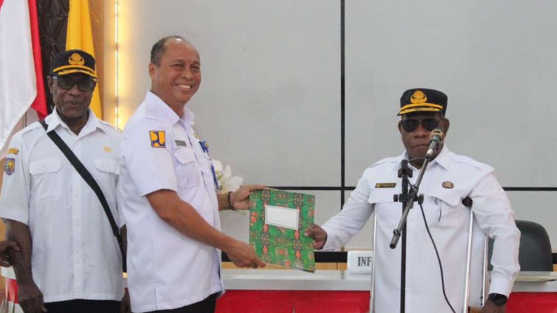 sertijab-sekda-robert-mayaut-kita-kerja-saja