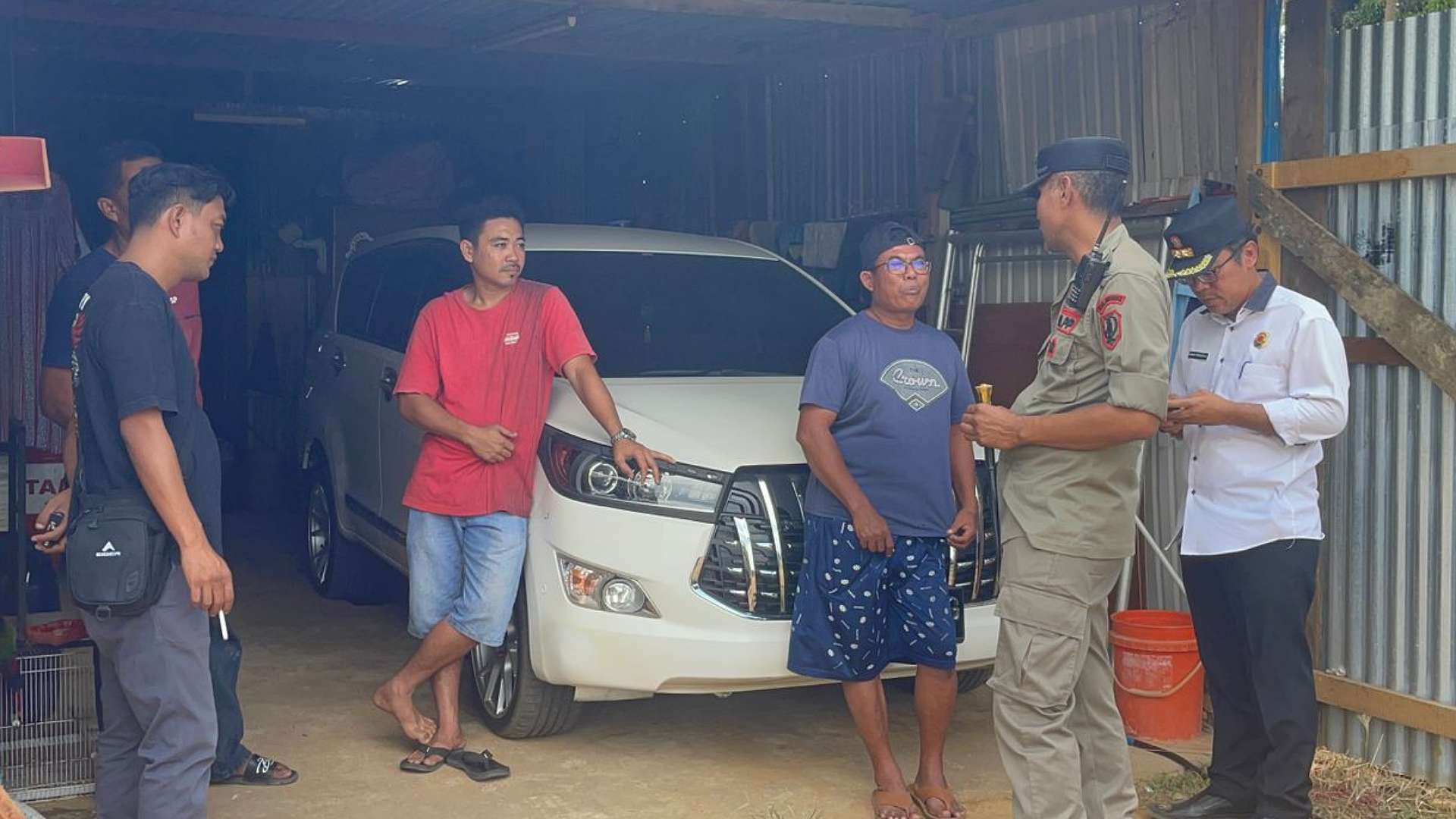 satpol-pp-merauke-sidak-penyalahgunaan-izin-usaha