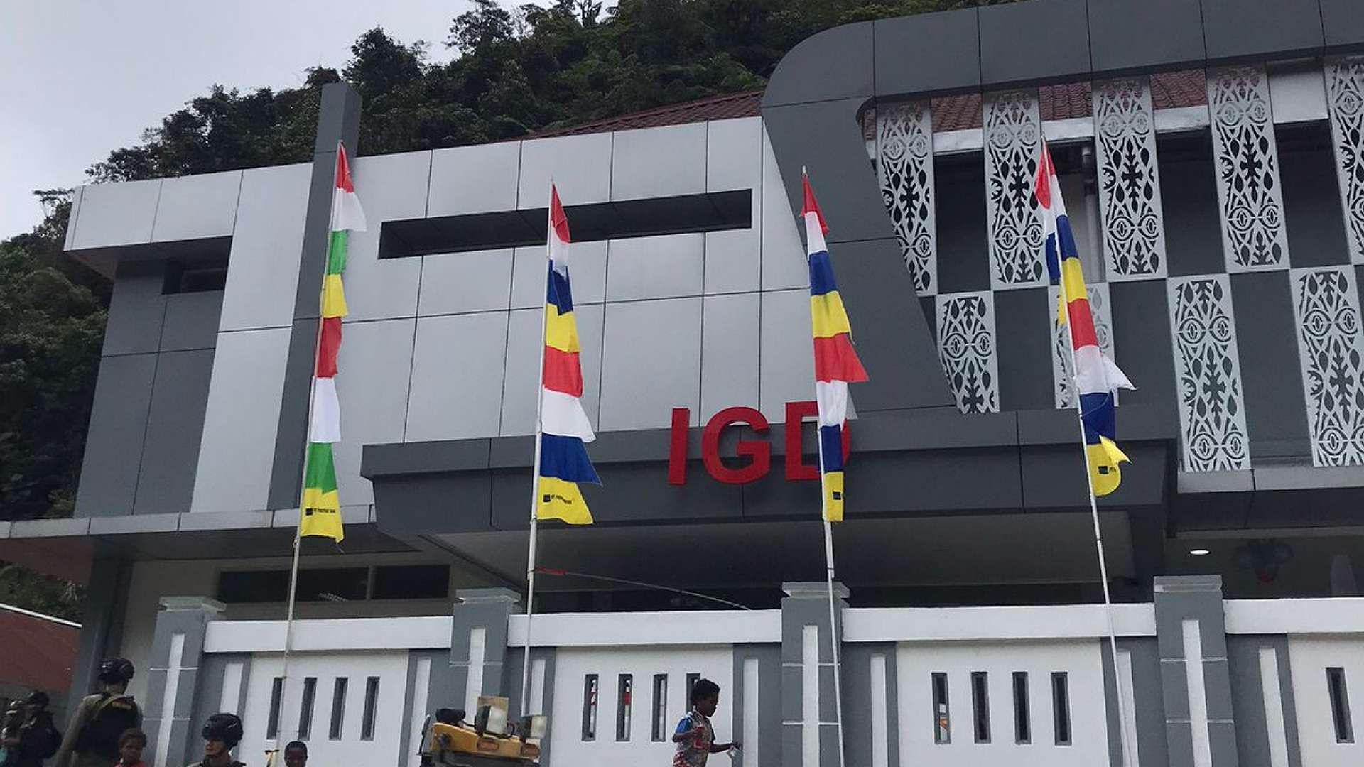 rs-waa-banti-diresmikan-dprd-dorong-pemerintah-bangun-sekolah-sarana-transportasi