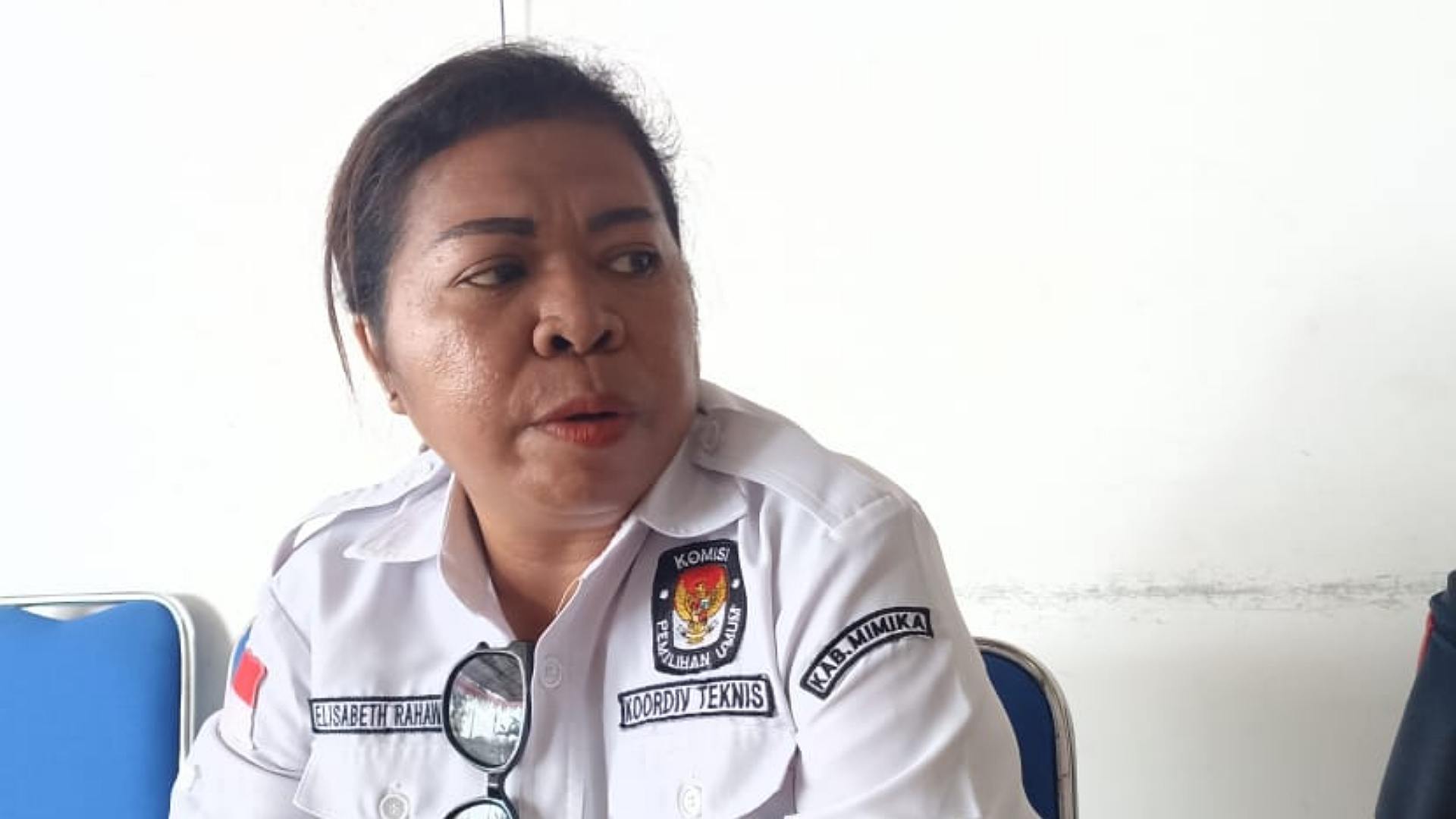 Divisi Teknis KPU Mimika Elisabeth Rahawarin. Foto: Eka/ Papua60detik