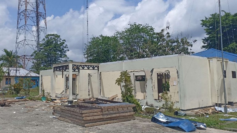 kantor-distrik-miktim-dua-lantai-mulai-dibangun-waktu-pekerjaan-hanya-111-hari