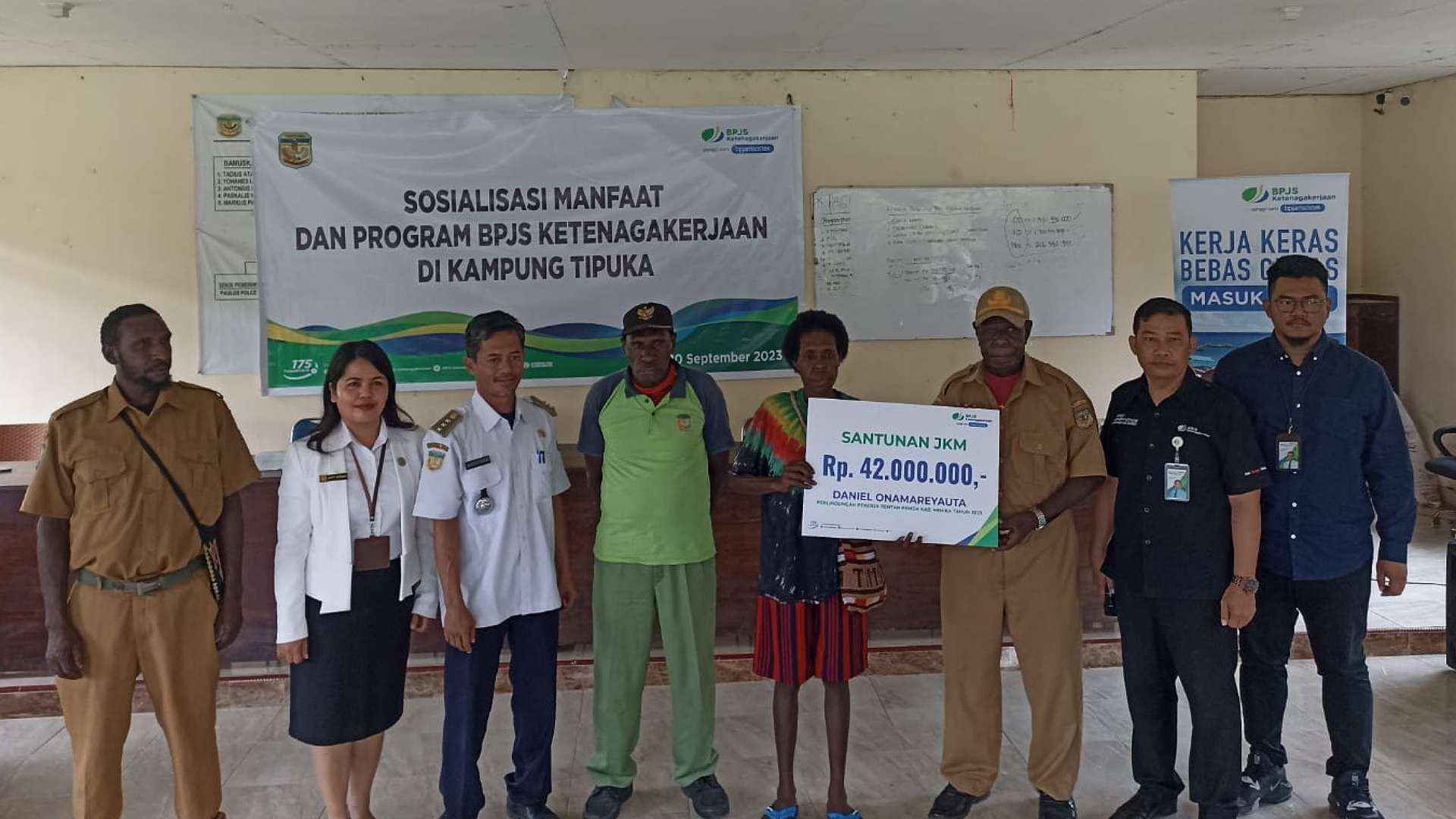 bpjs-ketenagakerjaan-sosialisas-program-dan-beri-santunan-di-mimika-timur