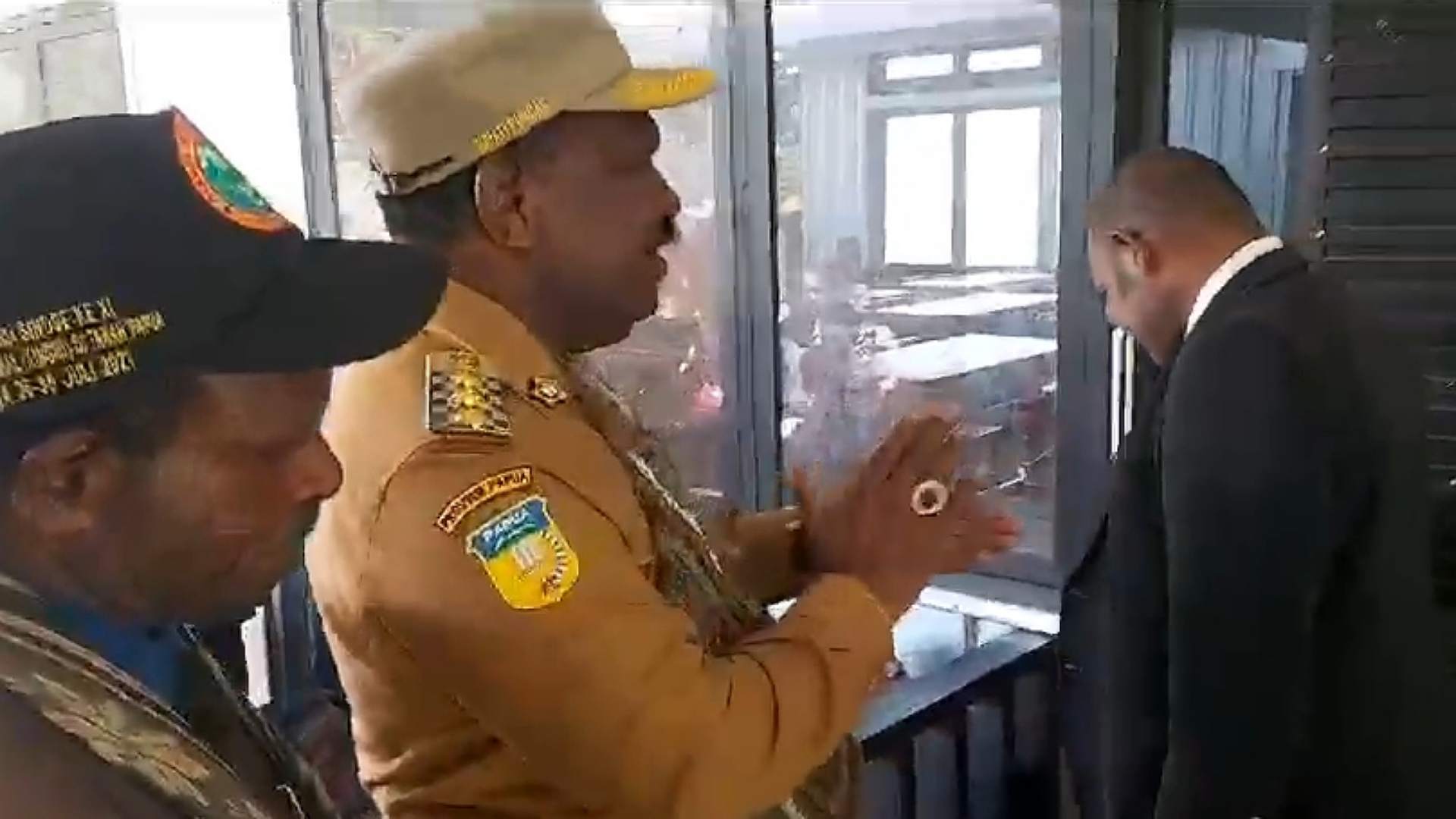 willem-wandik-resmikan-sekolah-alkitab-don-gibbons-beoga