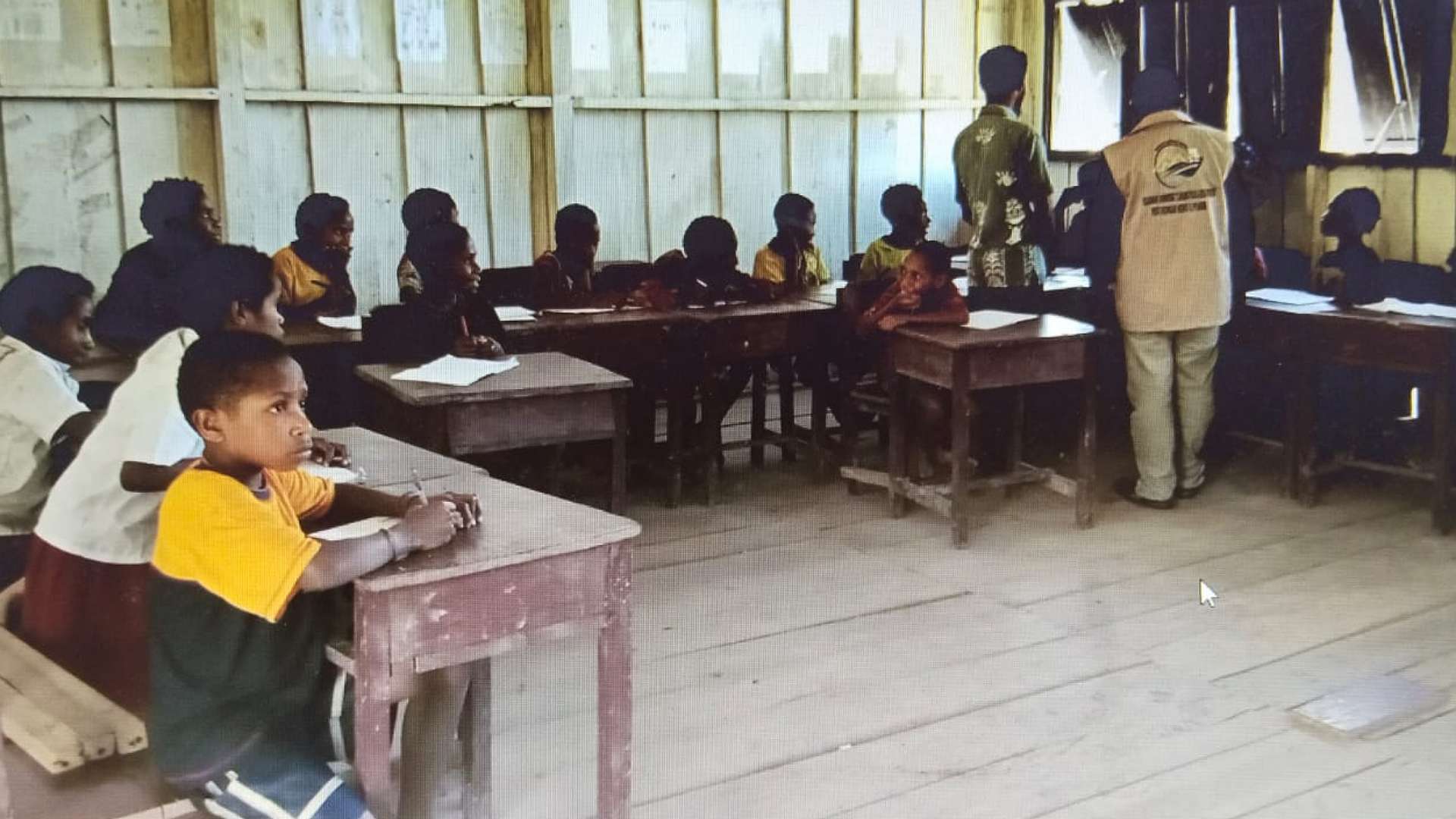 kehabisan-bama-guru-di-alama-terpaksa-turun