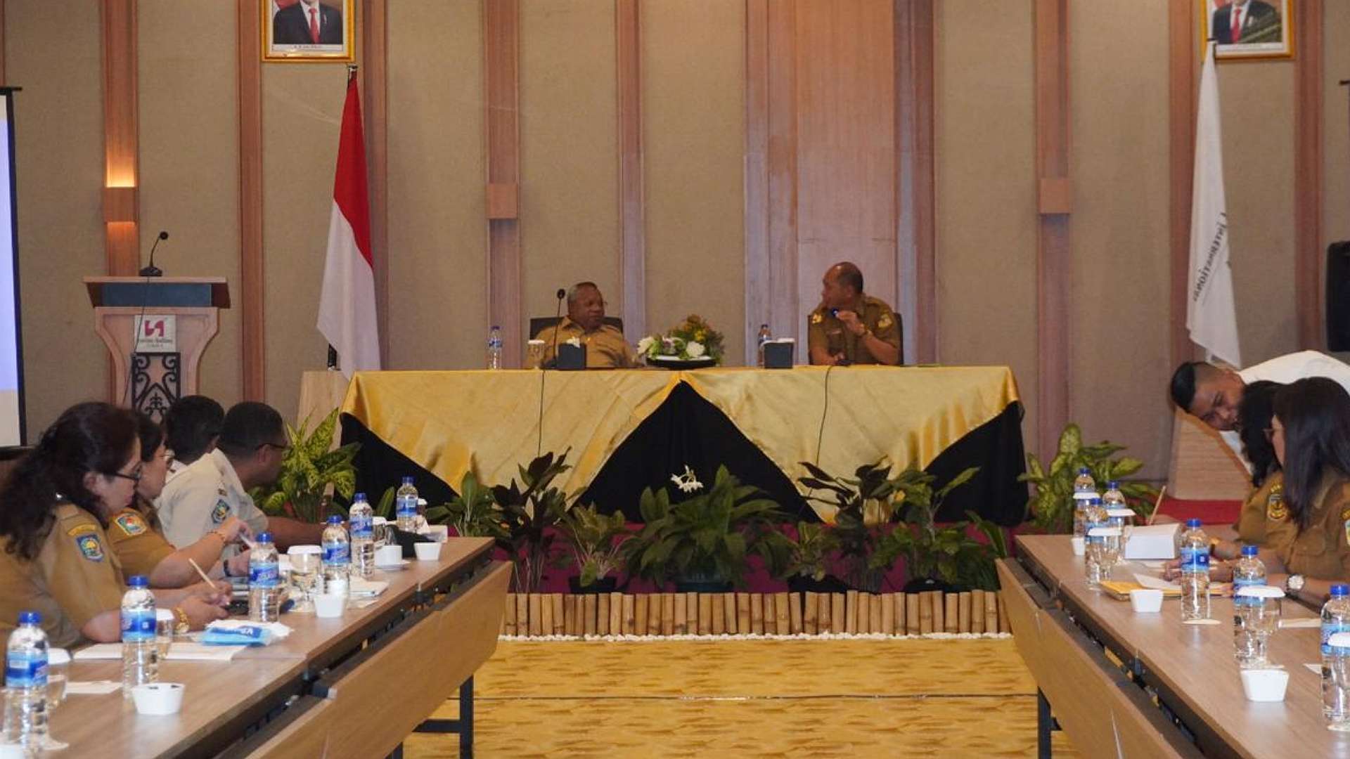 bupati-mimika-soroti-kinerja-dinas-lingkungan-hidup