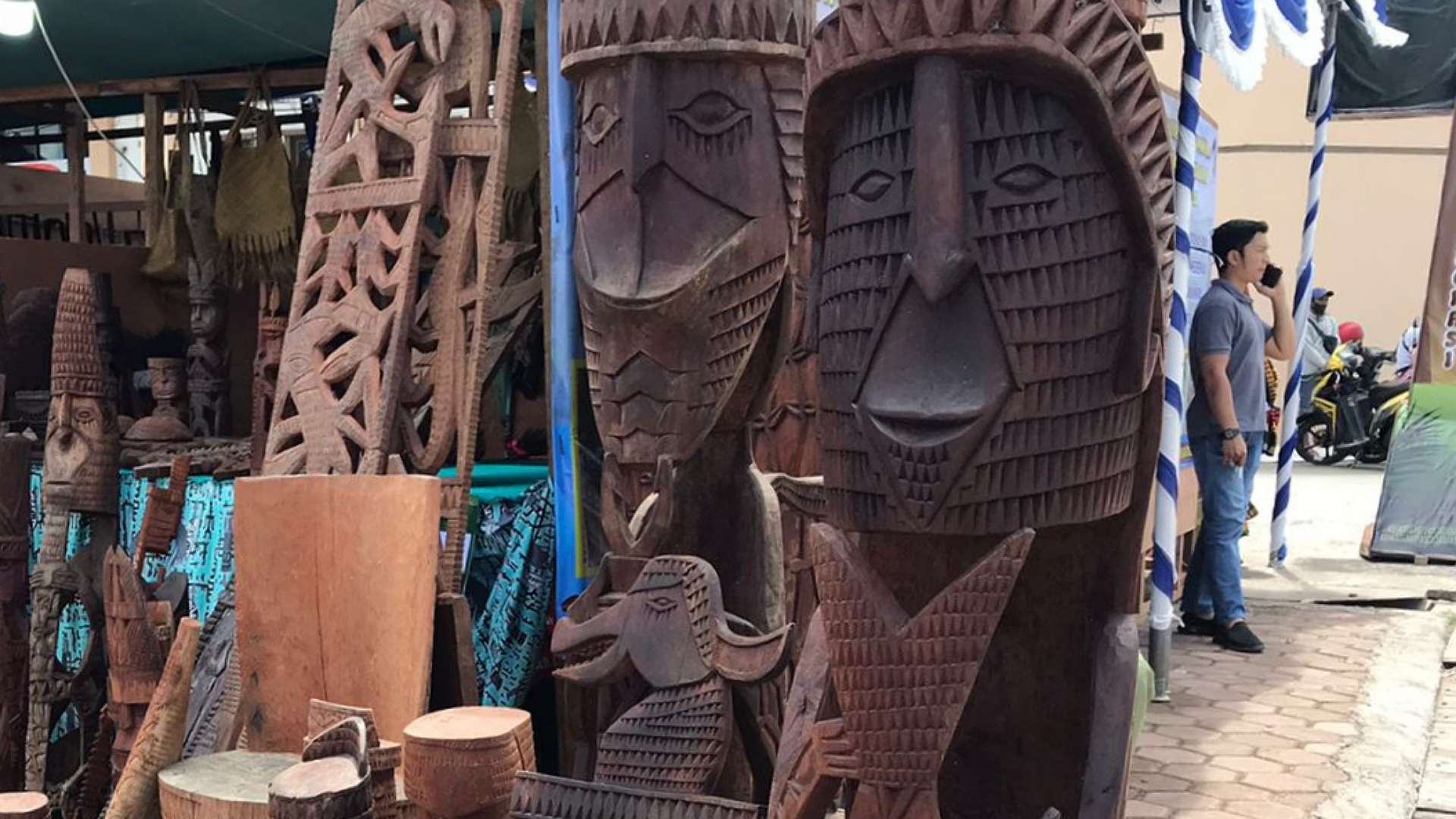 ratusan-pelaku-usaha-ikut-festival-produk-umkm-dan-pameran-kerajinan-lokal-mimika