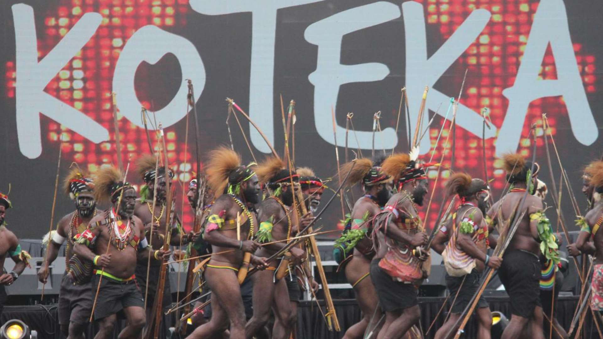 mimika-dance-carnival-disaksikan-ribuan-warga