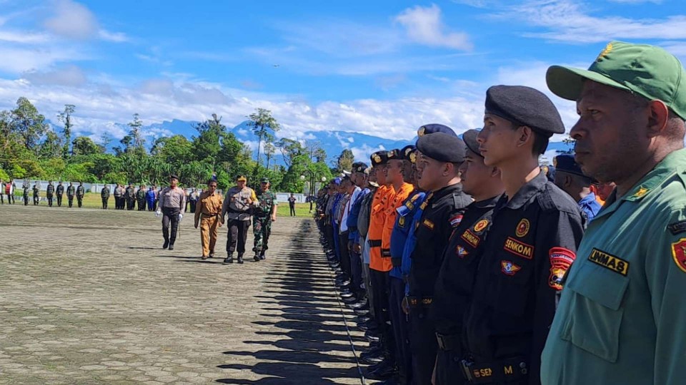 operasi-mantap-brata-pengamanan-pemilu-2024-di-mimika-libatkan-ribuan-personel-tni-polri