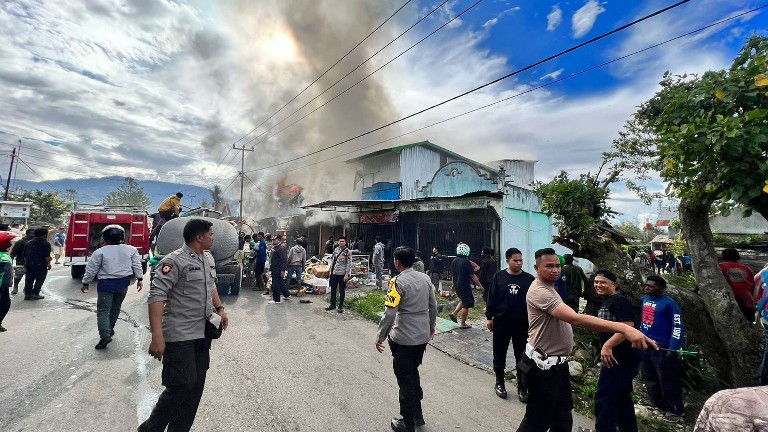 6-unit-ruko-terbakar-di-jalan-irian-wamena