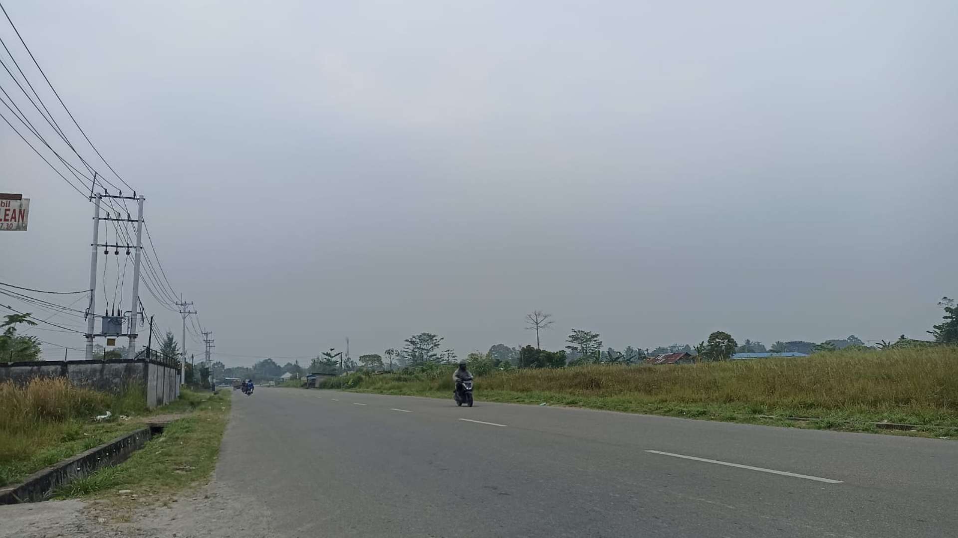 sepanjang-hari-timika-diselimuti-asap