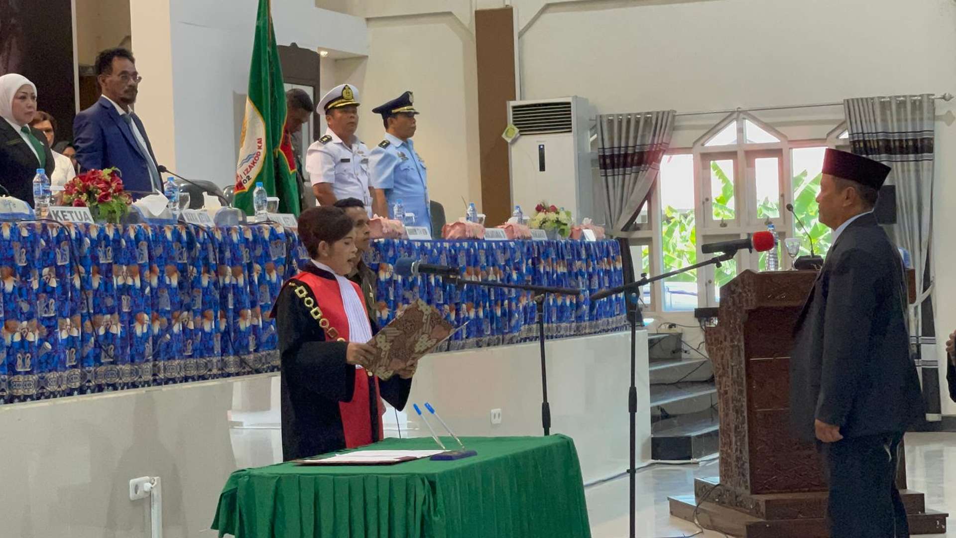 usai-dilantik-sugiyanto-desk-pemda-merauke-serahkan-rapbd-2024