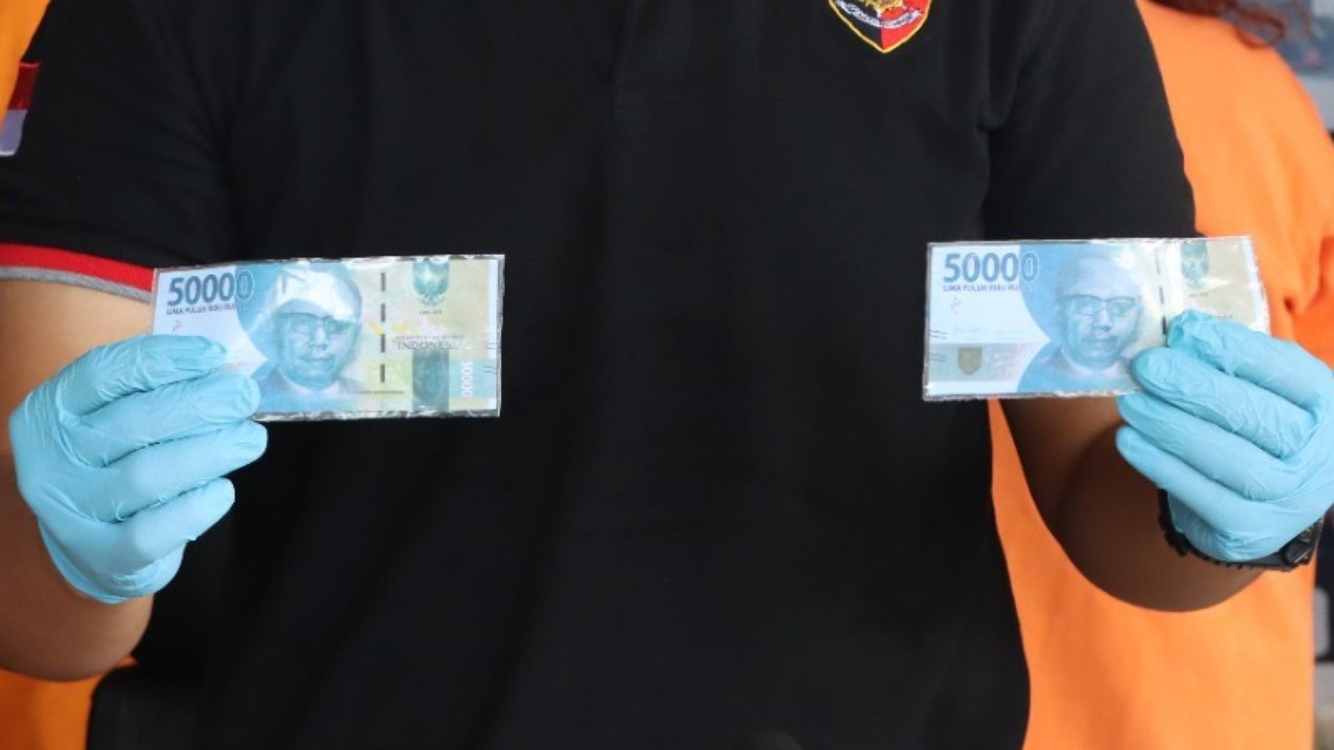 beredar-uang-palsu-modusnya-diselipkan-dalam-uang-asli