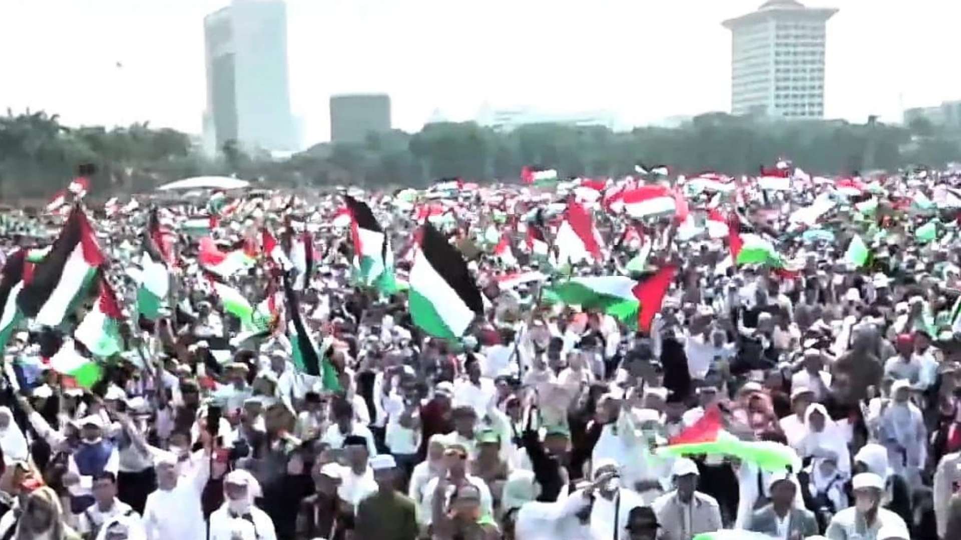 sejumlah-tokoh-nasional-dan-pejabat-hadir-di-tengah-jutaan-massa-aksi-bela-palestina