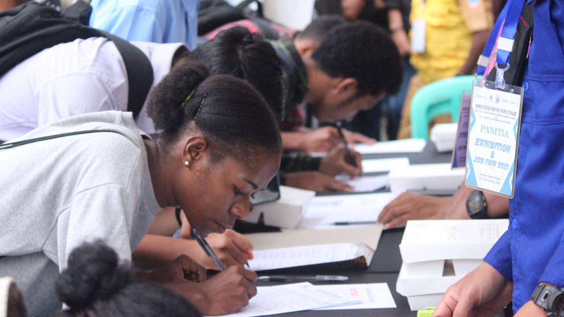 ribuan-pencaker-padati-exhibition-job-fair-di-mimika