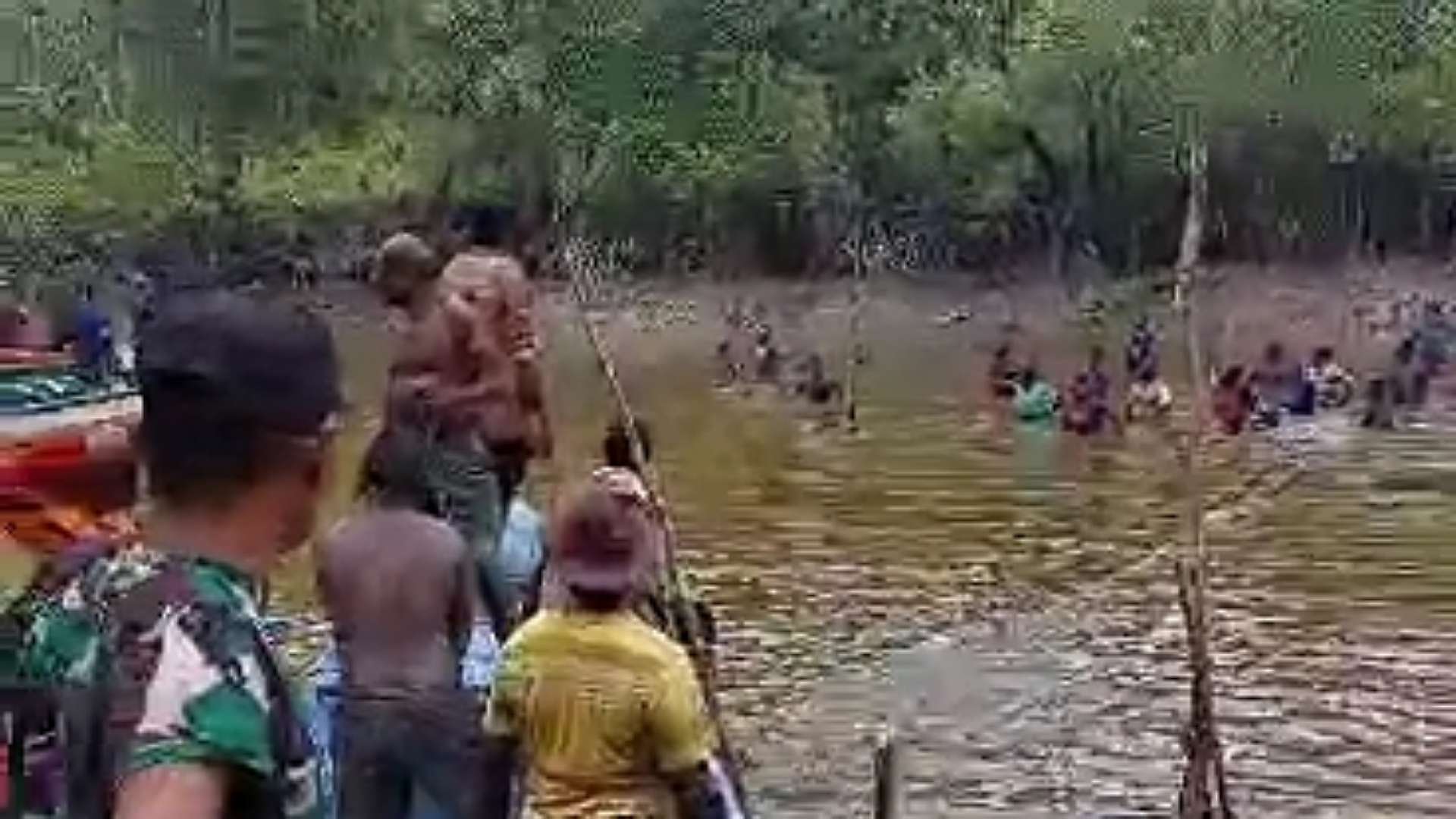 mancing-bersama-suami-wanita-hamil-ini-malah-dimangsa-buaya