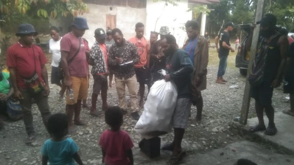 jalan-lain-ronny-wamang-jadi-petani-pengusaha-keladi