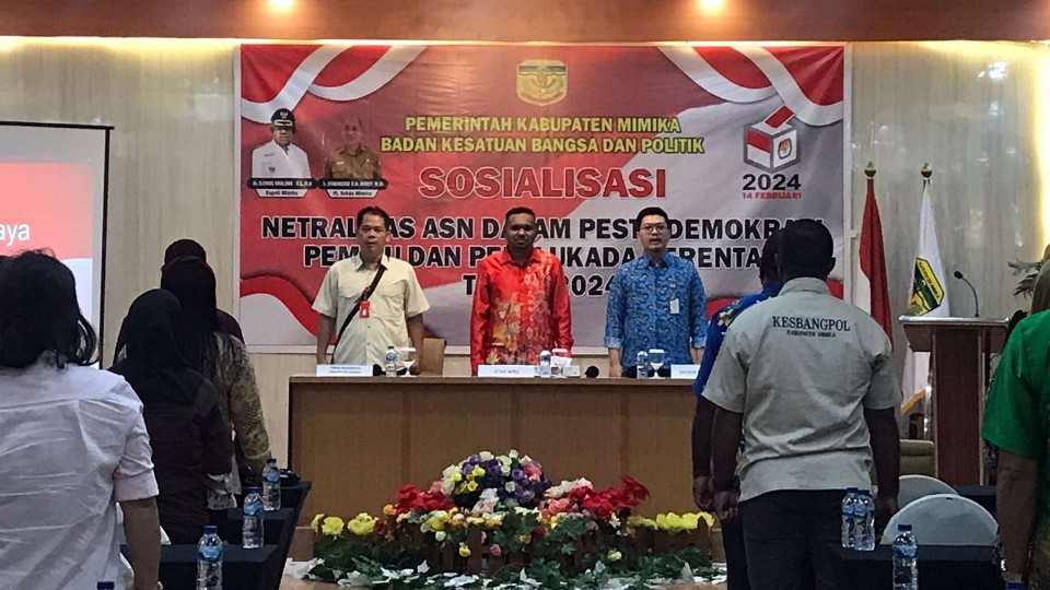 Sosialisasi netralitas Aparatur Sipil Negara (ASN) dalam Pesta Demokrasi Pemilu dan Pemilukada serentak tahun 2024 di Hotel Grand Tembaga pada Kamis (16/11/2023). Foto: Faris/ Papua60detik