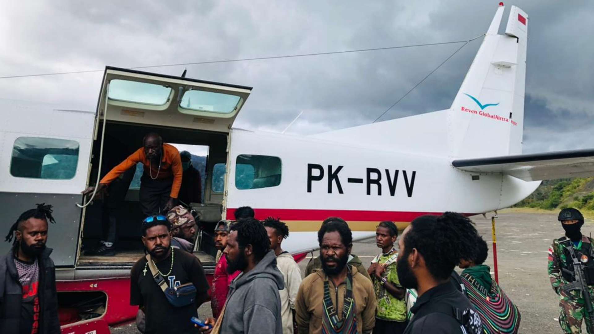 bocah-sd-kena-ledakan-diduga-dari-ranjau-yang-dipasang-aparat-di-intan-jaya