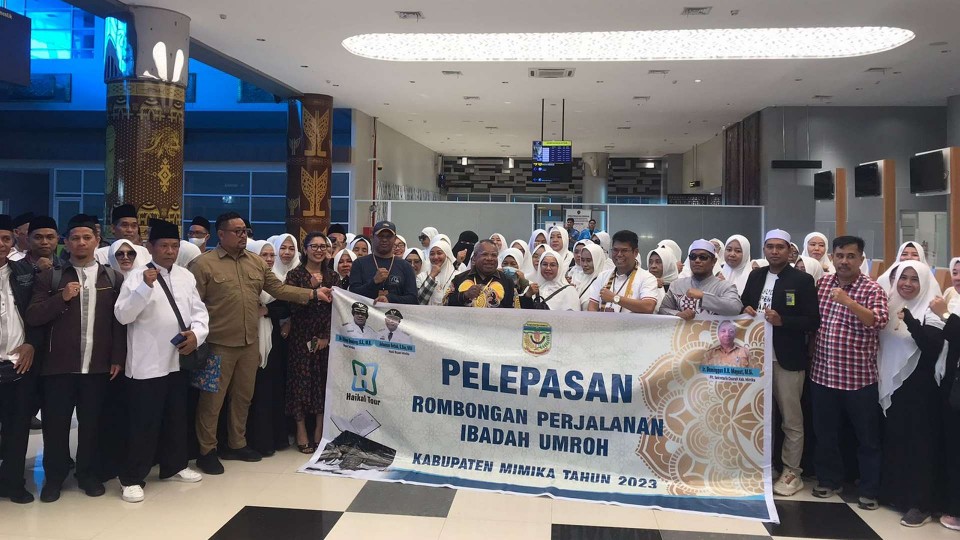 bupati-lepas-90-jemaah-umroh-kabupaten-mimika