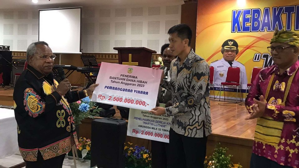 pemkab-mimika-hibahkan-rp50-miliar-bagi-67-rumah-ibadah