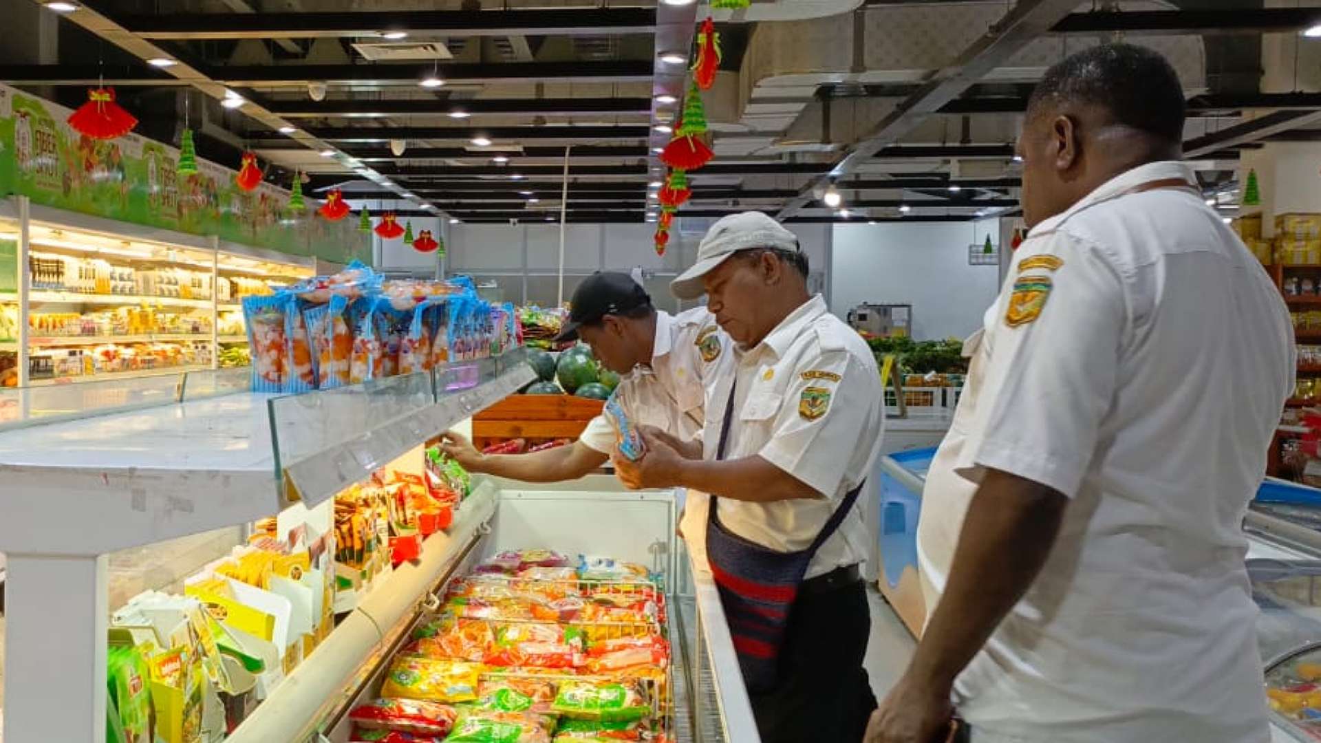 jelang-nataru-disperindag-operasi-barang-kedaluwarsa-di-toko-supermarket