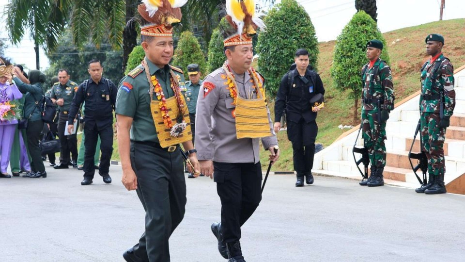 kapolri-dan-panglima-tni-kunjungi-papua-jelang-pemilu