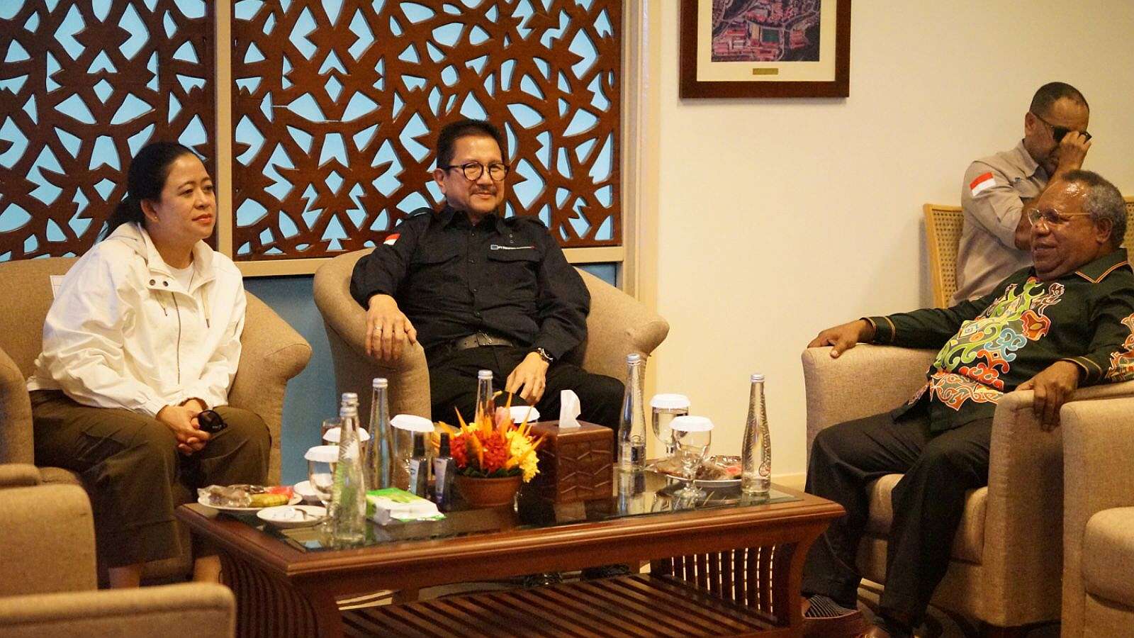 ketemu-puan-maharani-bupati-omaleng-bicara-dividen-7-persen-saham-pt-freeport-yang-belum-cair