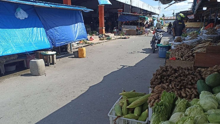 pedagang-di-pasar-sentral-protes-pasar-murah-pemerintah