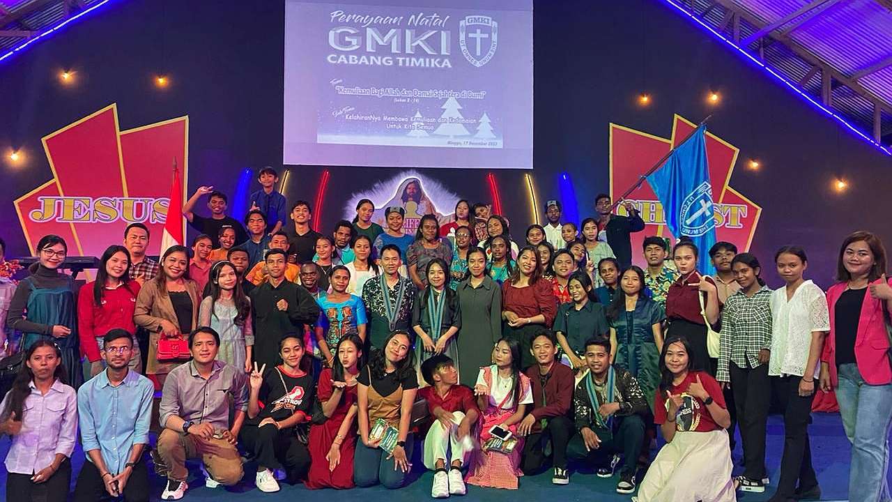 gmki-timika-rayakan-natal-bersama-para-pemuda