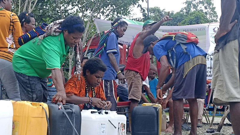 kampung-mandiri-jaya-akhirnya-dapat-jatah-minyak-tanah-setelah-16-tahun-berdiri