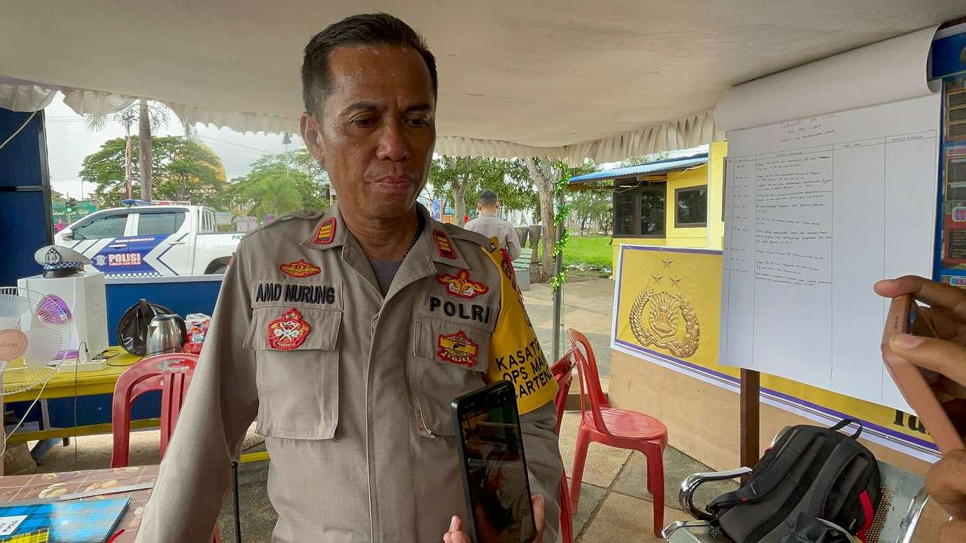 main-kembang-api-juardi-kehilangan-jari-tangannya