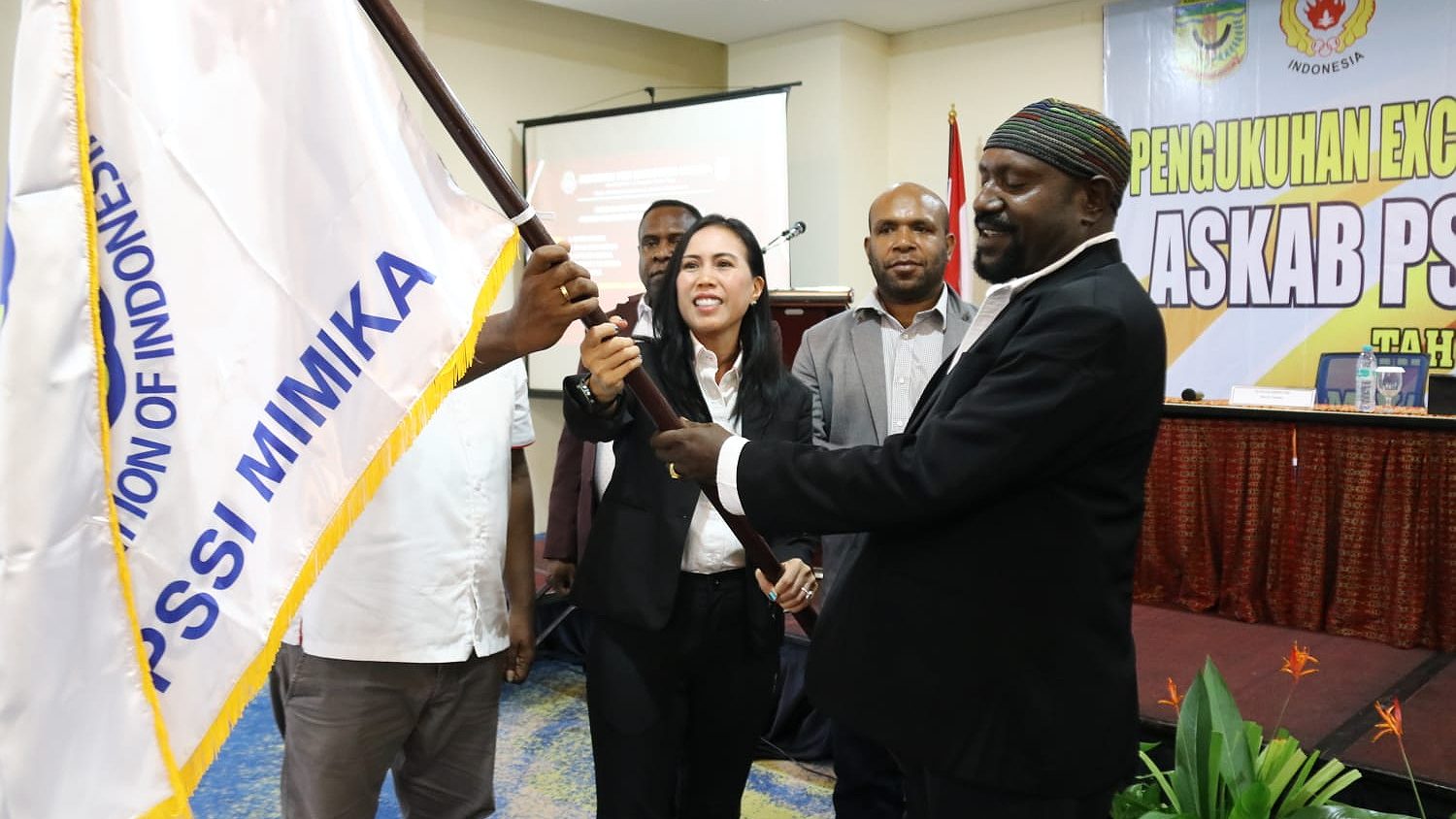 Pengukuhan Exco dan pelantikan Askab PSSI Mimika, Minggu (24/12/2023). Foto: Istimewa