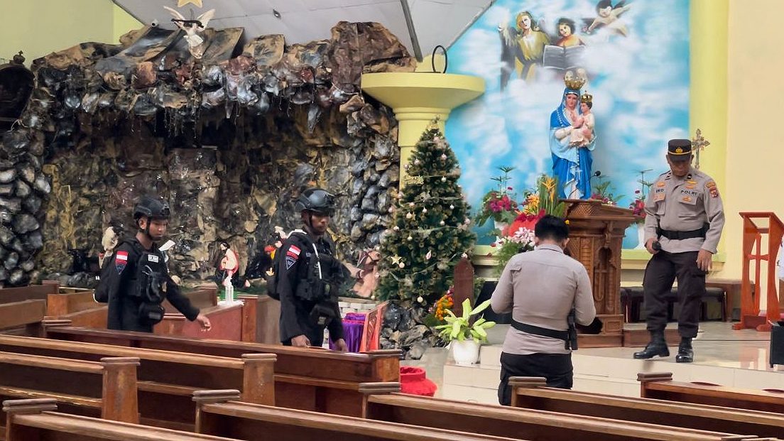 polisi-sterilisasi-sejumlah-gereja-di-merauke-jelang-natal