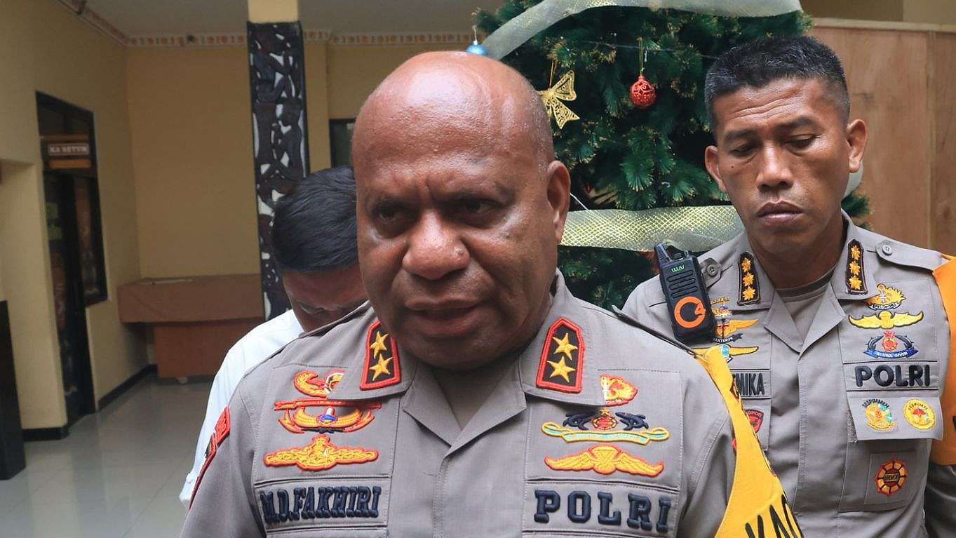 kisruh-pengantaran-jenazah-le-kapolda-papua-dan-kapolres-jayapura-dilempar-massa