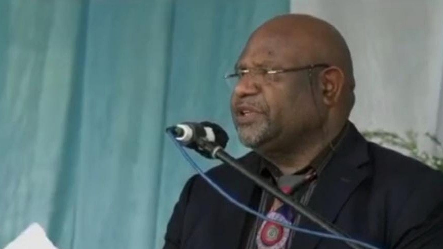 keluarga-almarhum-lukas-enembe-minta-maaf-atas-kericuhan-saat-pengantaran-jenazah