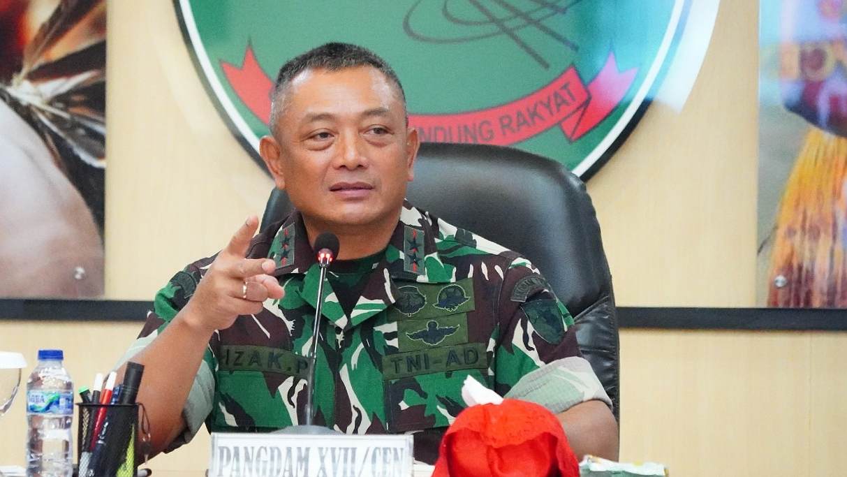 6-rumah-dinas-tni-dan-gedung-denkes-hangus-dibakar
