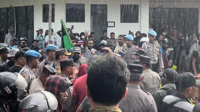 demo-jilid-2-massa-tuntut-ganti-rugi-atas-gangguan-internet-di-merauke