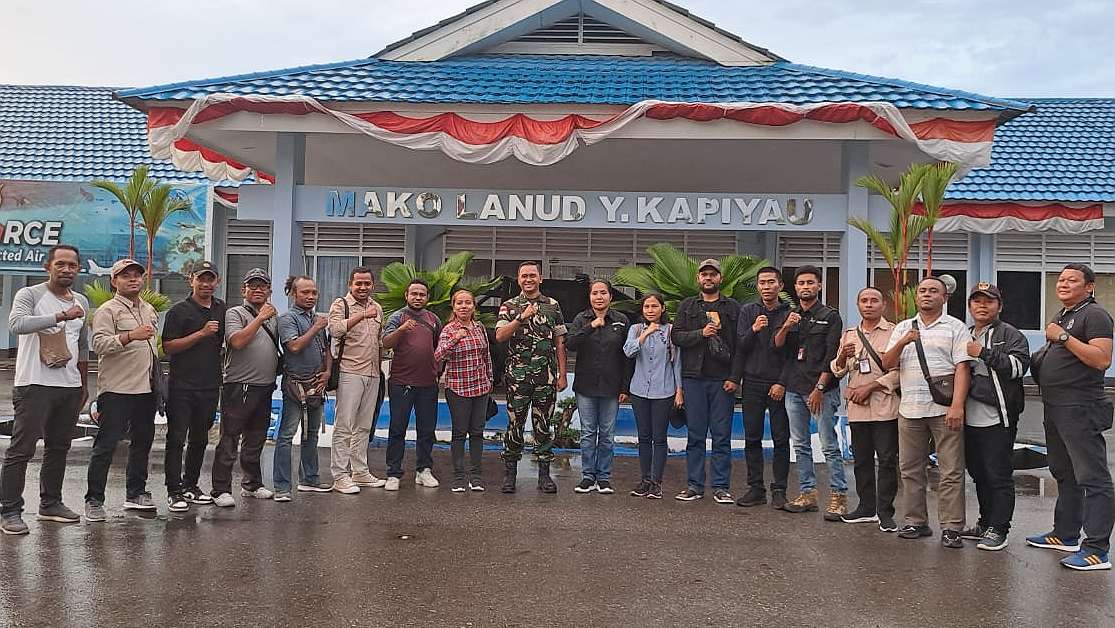 danlanud-yohanis-kapiyau-tatap-muka-bersama-awak-media