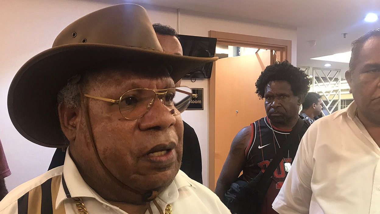 bupati-omaleng-meradang-ancam-pecat-asn-aktor-unjuk-rasa