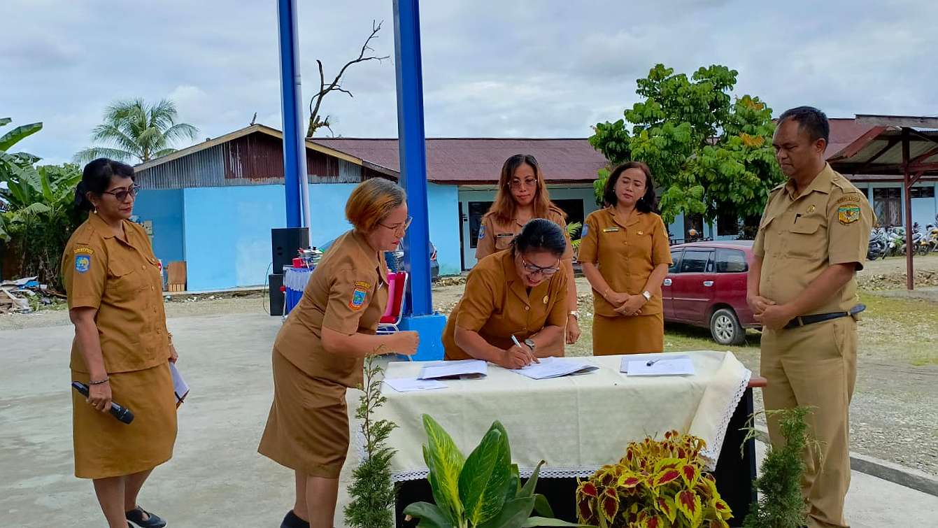 disperindag-sertijab-sekretaris-nitha-bala-gantikan-selfina-pappang