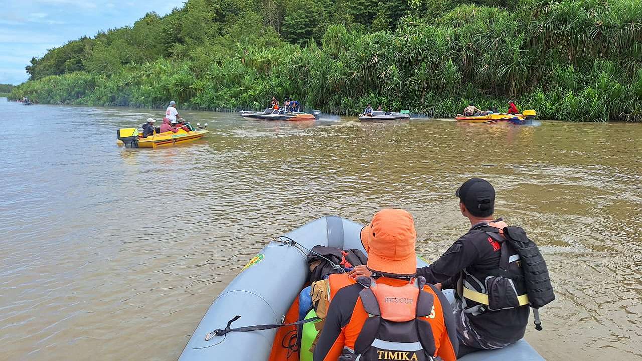 tim-sar-timika-sisir-muara-sungai-korban-speed-boat-terbakar-belum-ditemukan