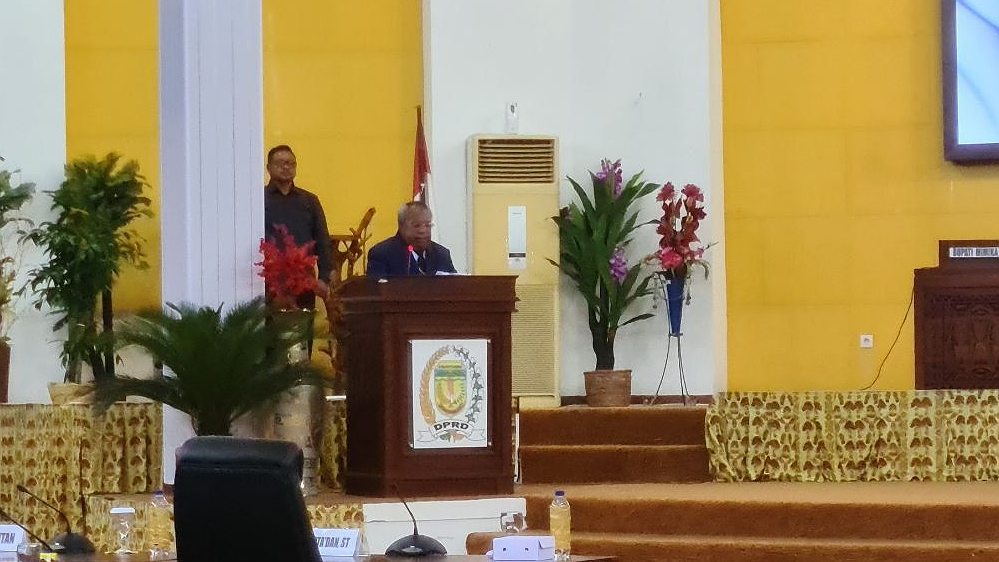 Penutupan pembahasan RAPBD Kabupaten Mimika tahun anggaran 2024, Kamis (18/1/2024). Foto: Faris/ Papua60detik