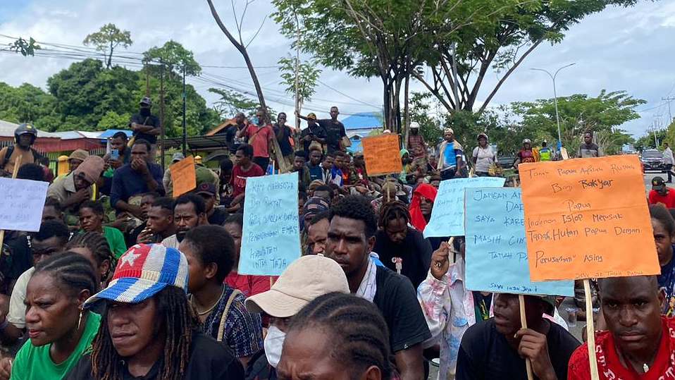 mahasiswa-dan-rakyat-papua-demonstrasi-tolak-investasi-blok-wabu