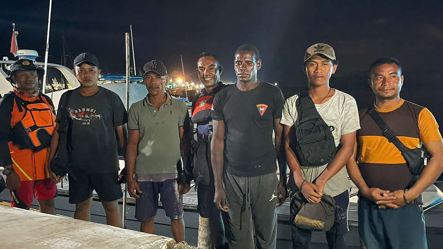 long-boat-terbalik-di-puriri-lima-penumpang-ditemukan-selamat