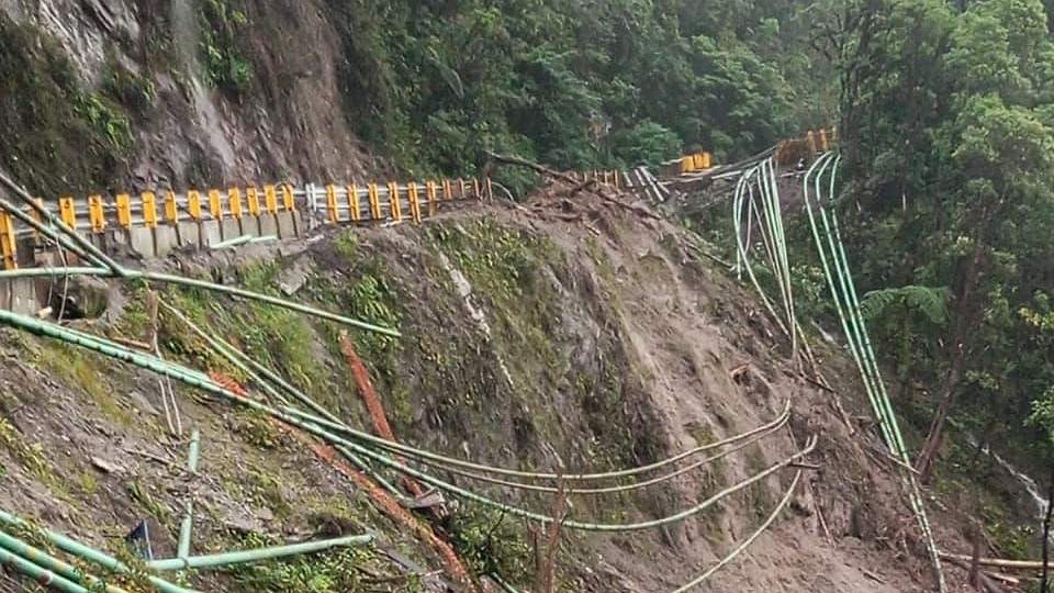 sempat-tertimbun-longsor-aktivitas-di-jalur-mile-61-pt-freeport-kembali-normal