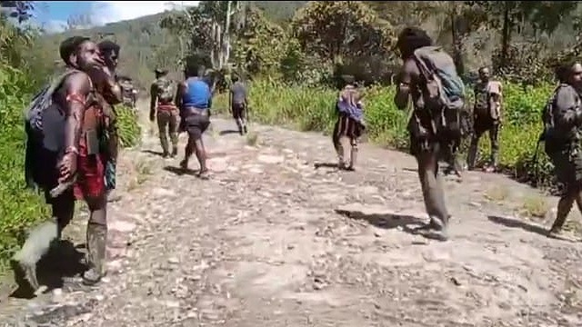 tni-polri-tembak-tiga-anggota-kkb-di-intan-jaya