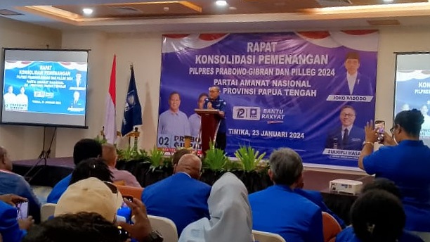 zulkifli-hasan-konsolidasikan-pan-hadapi-pemilu-di-timika